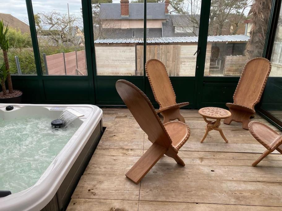 Maison Confortable Pour 10 Personnes Avec Jacuzzi Houlgate Exterior foto